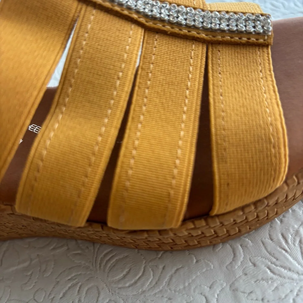 ❤️2/$15or3/$21❤️Contessa Mustard Yellow Wedge Slide w/Rhinestone Trim, Size 6